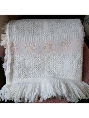 VTG JORDAN MARSH made in SPAIN baby blanket blush flowers girl fringe embossed